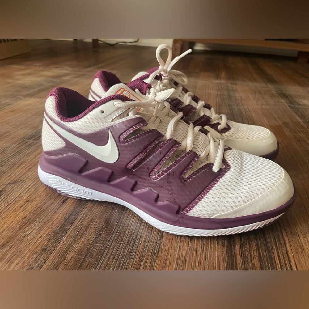 Nike tennis shoes